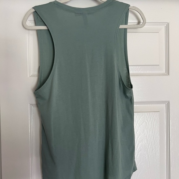 NEW Vacay Vibes tank - Picture 2 of 3